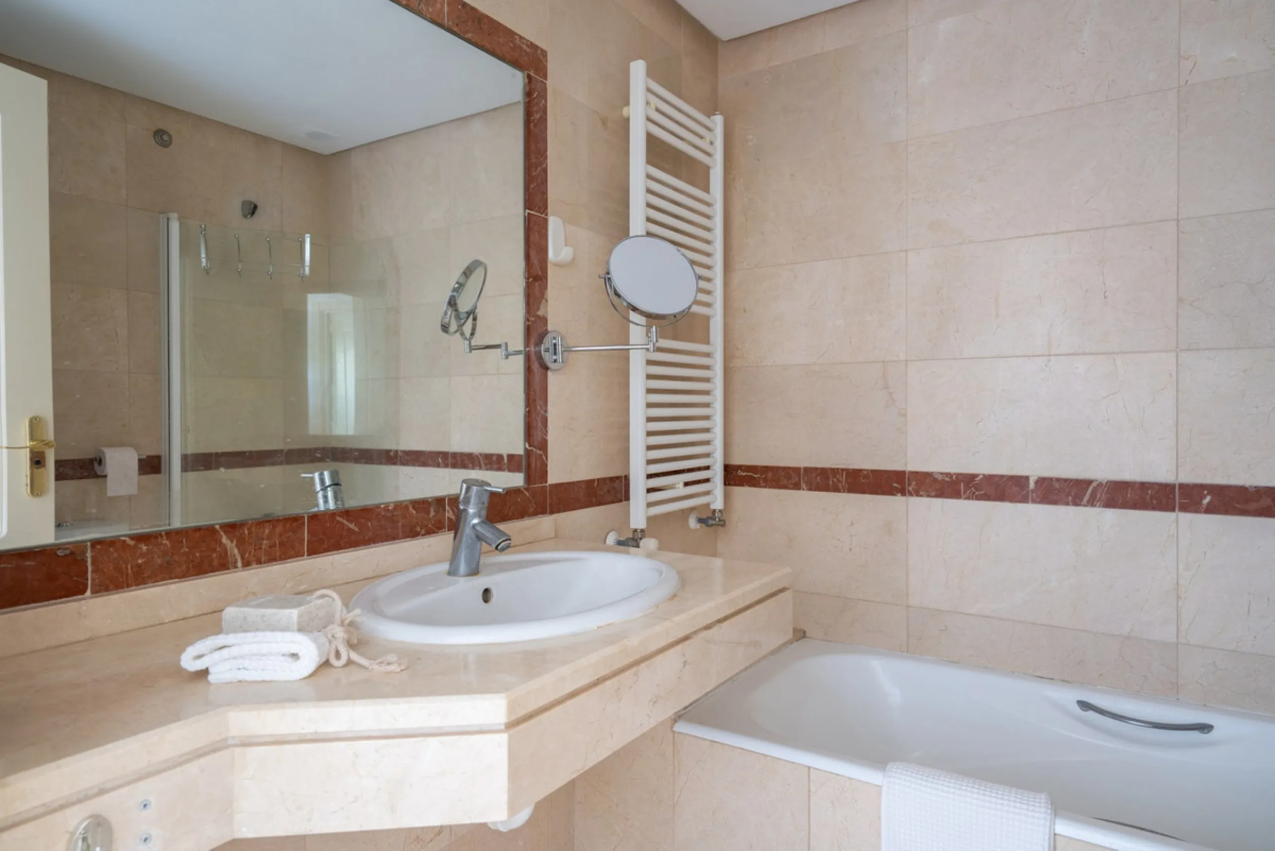 This charming property offers a very convenient floorplan with three bedrooms, two bathrooms, and a guest toilet. Presented in its original yet well-maintained condition, it provides a wonderful opportunity to personalize while preserving its timeless cha
