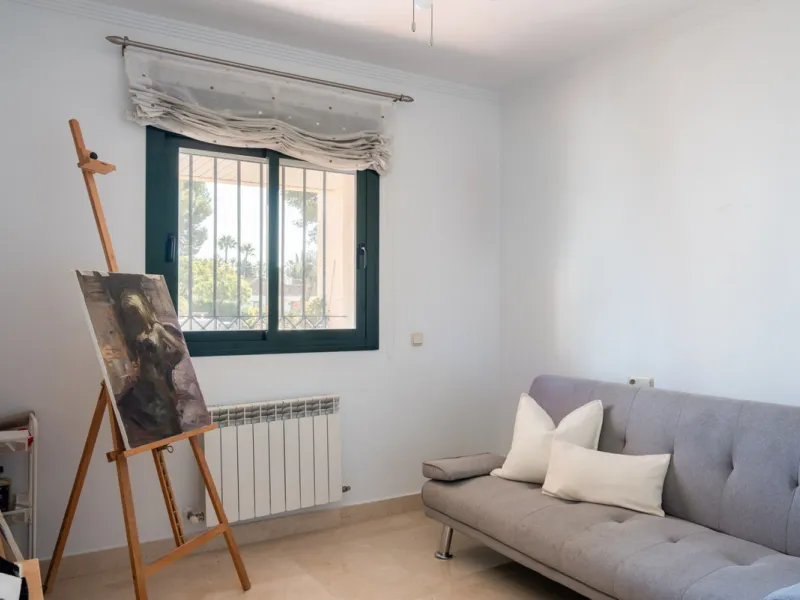 This charming property offers a very convenient floorplan with three bedrooms, two bathrooms, and a guest toilet. Presented in its original yet well-maintained condition, it provides a wonderful opportunity to personalize while preserving its timeless cha