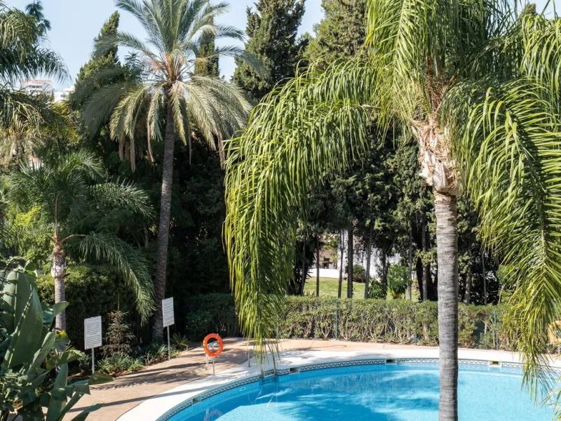 This charming property offers a very convenient floorplan with three bedrooms, two bathrooms, and a guest toilet. Presented in its original yet well-maintained condition, it provides a wonderful opportunity to personalize while preserving its timeless cha