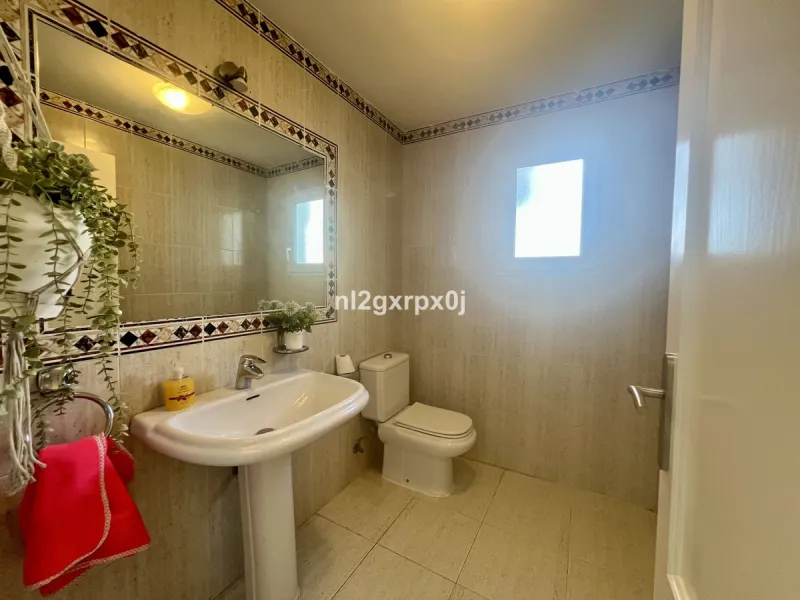 Cozy and bright villa in Marbella East, in the Reserva de Marbella area, very close to supermarkets and services. The beach is just a 5-minute drive from the house, where you can enjoy the best beaches in Marbella.