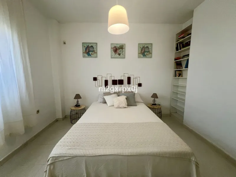 Cozy and bright villa in Marbella East, in the Reserva de Marbella area, very close to supermarkets and services. The beach is just a 5-minute drive from the house, where you can enjoy the best beaches in Marbella.