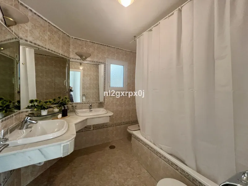 Cozy and bright villa in Marbella East, in the Reserva de Marbella area, very close to supermarkets and services. The beach is just a 5-minute drive from the house, where you can enjoy the best beaches in Marbella.