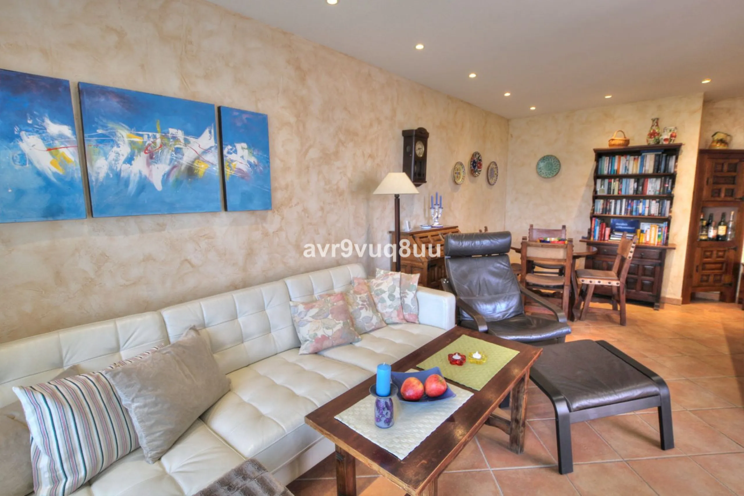This cosy house is situated just a stone´s throw from the beach and a short walk to the centre of La Cala de Mijas. The property benefits from a large area of private garden plus a choice of other terraces to choose from whether you're chasing the sun or 