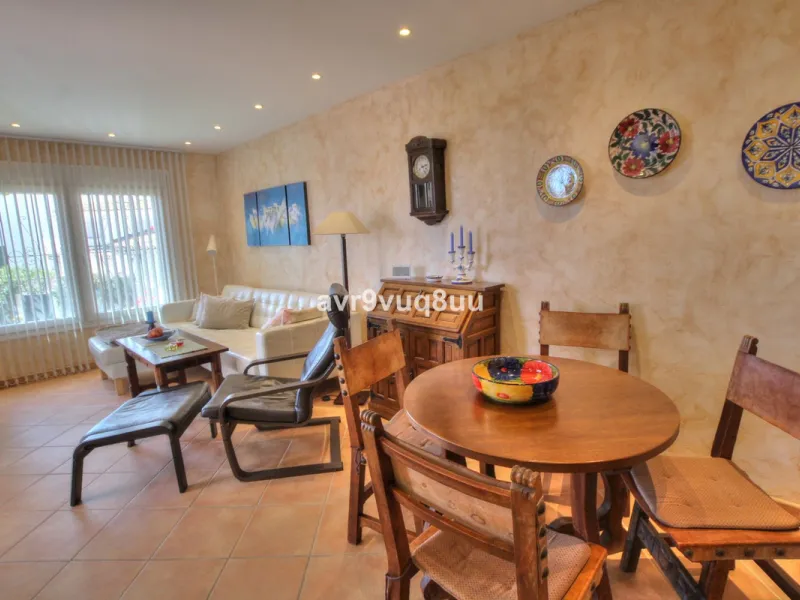 This cosy house is situated just a stone´s throw from the beach and a short walk to the centre of La Cala de Mijas. The property benefits from a large area of private garden plus a choice of other terraces to choose from whether you're chasing the sun or 