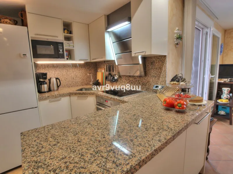 This cosy house is situated just a stone´s throw from the beach and a short walk to the centre of La Cala de Mijas. The property benefits from a large area of private garden plus a choice of other terraces to choose from whether you're chasing the sun or 