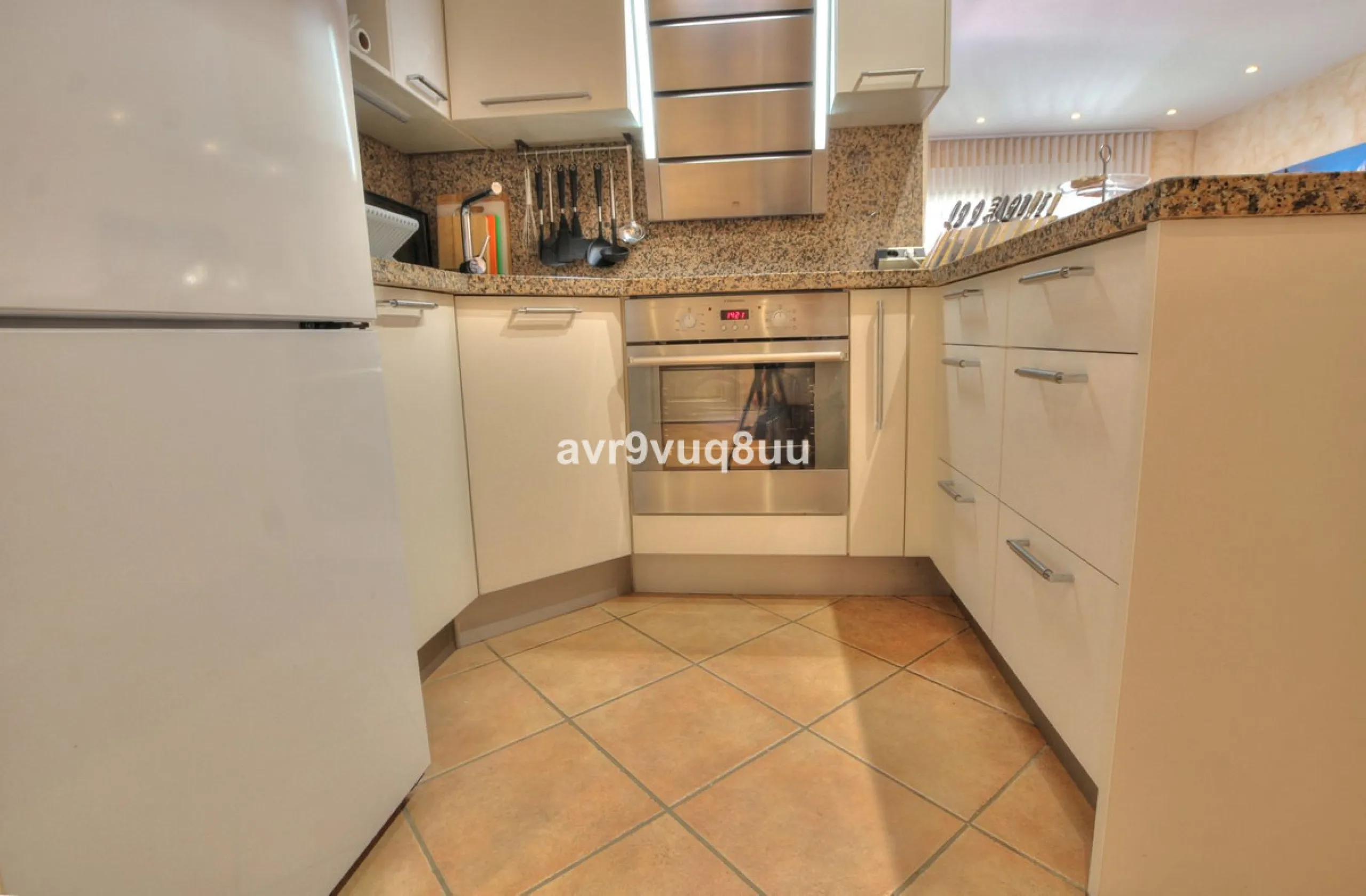 This cosy house is situated just a stone´s throw from the beach and a short walk to the centre of La Cala de Mijas. The property benefits from a large area of private garden plus a choice of other terraces to choose from whether you're chasing the sun or 