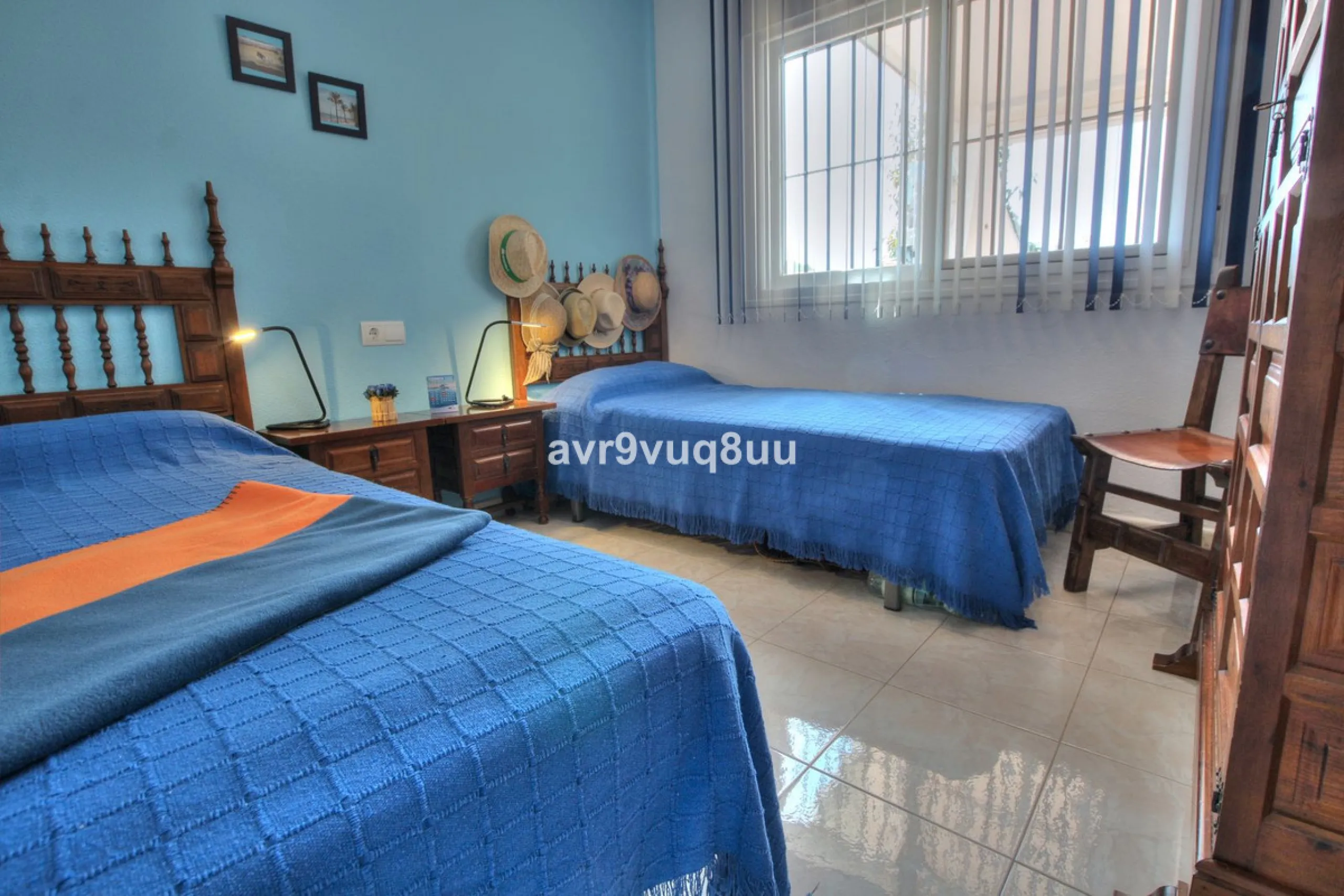 This cosy house is situated just a stone´s throw from the beach and a short walk to the centre of La Cala de Mijas. The property benefits from a large area of private garden plus a choice of other terraces to choose from whether you're chasing the sun or 