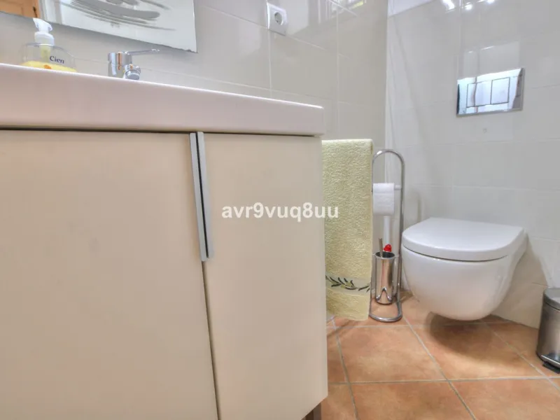 This cosy house is situated just a stone´s throw from the beach and a short walk to the centre of La Cala de Mijas. The property benefits from a large area of private garden plus a choice of other terraces to choose from whether you're chasing the sun or 