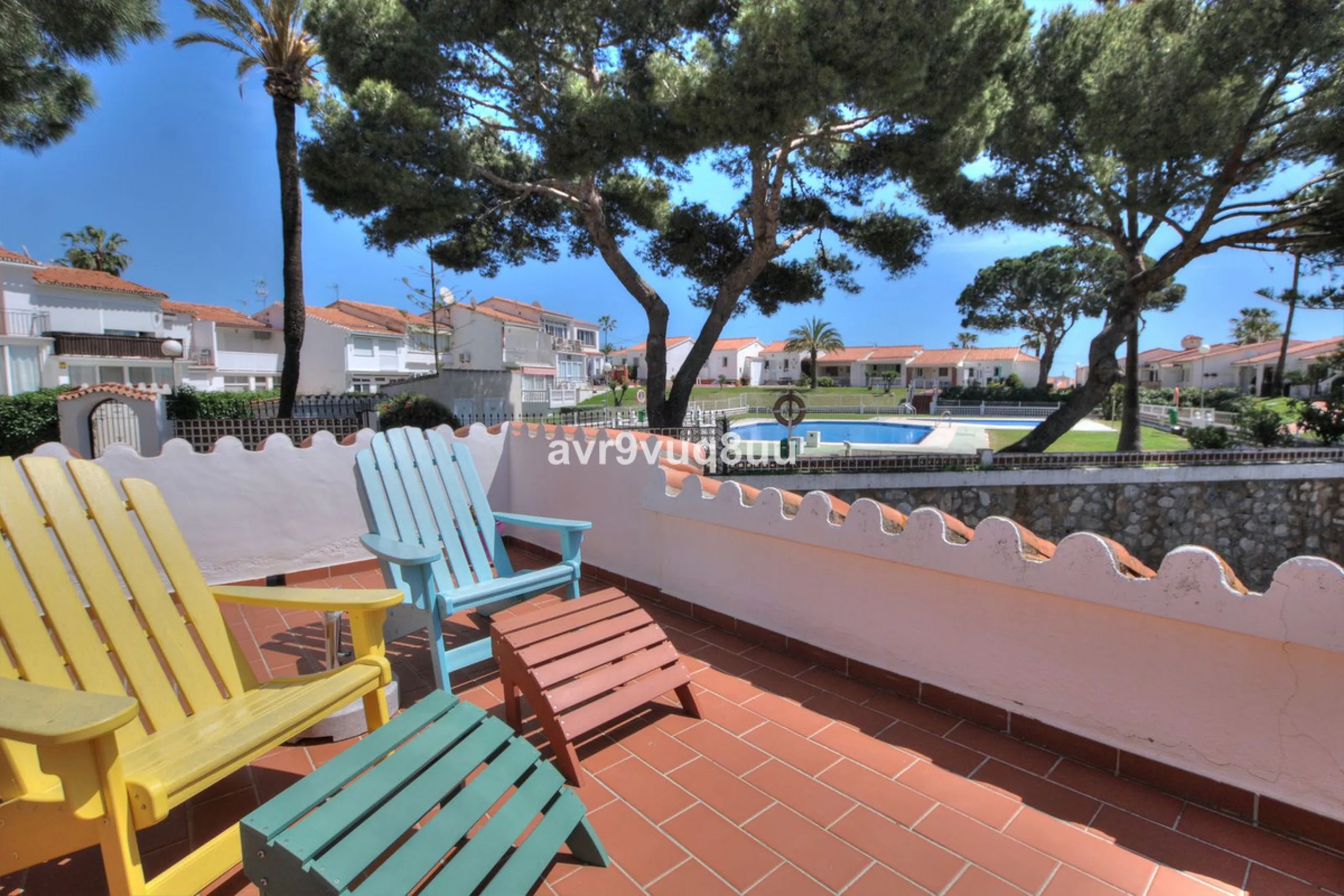 This cosy house is situated just a stone´s throw from the beach and a short walk to the centre of La Cala de Mijas. The property benefits from a large area of private garden plus a choice of other terraces to choose from whether you're chasing the sun or 