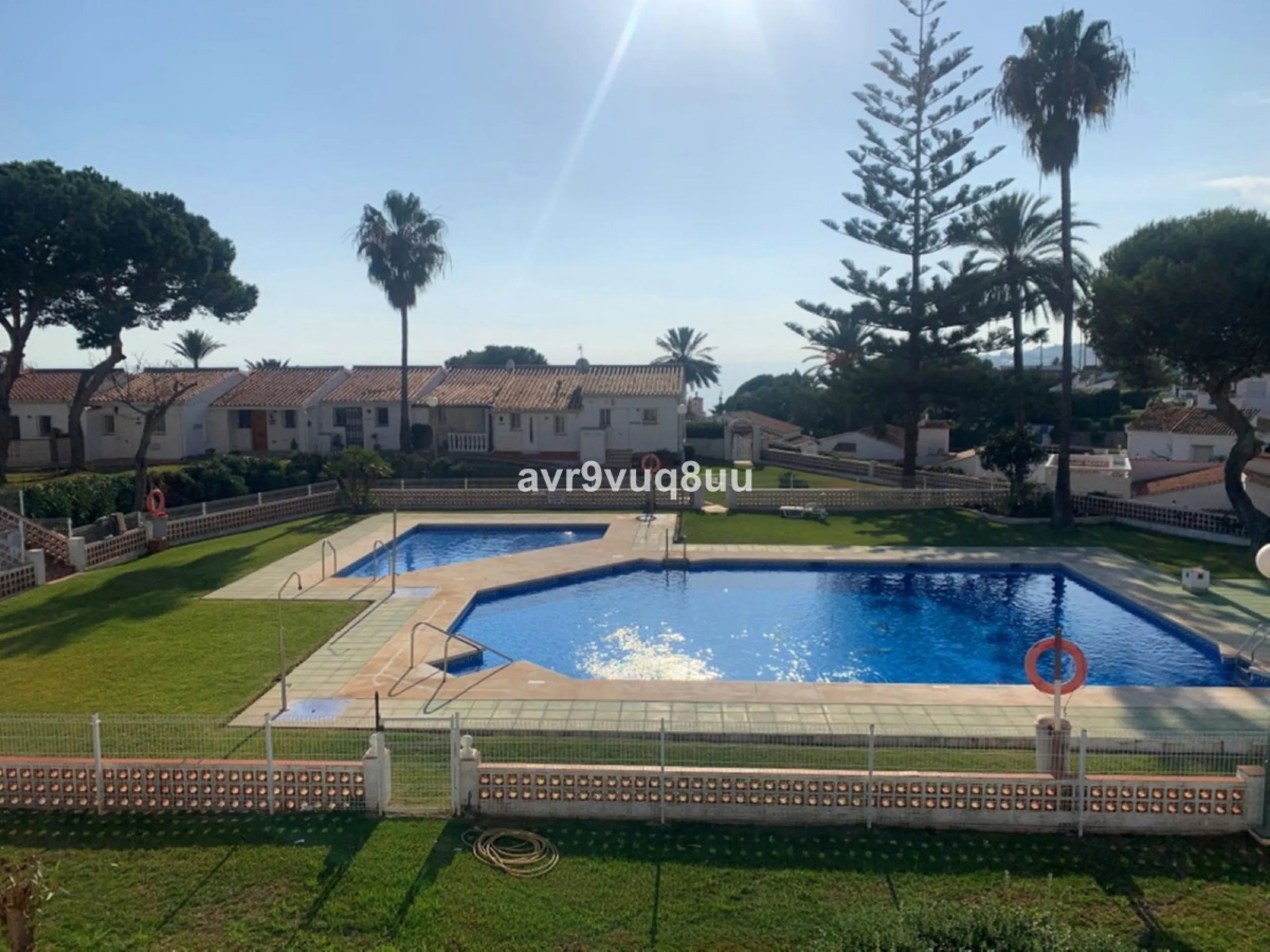 This cosy house is situated just a stone´s throw from the beach and a short walk to the centre of La Cala de Mijas. The property benefits from a large area of private garden plus a choice of other terraces to choose from whether you're chasing the sun or 