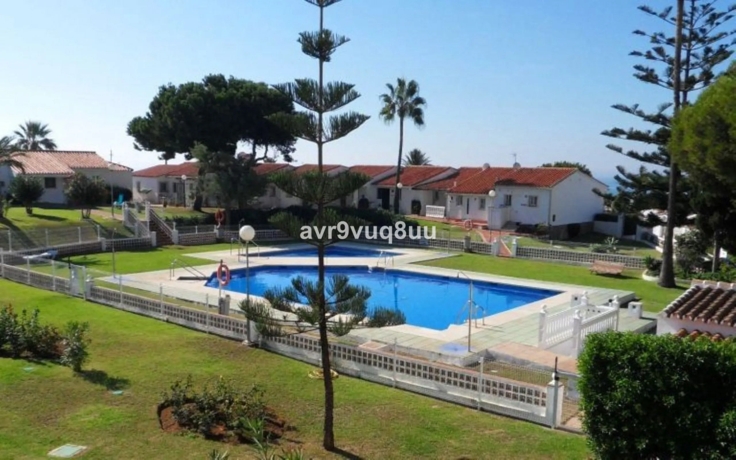 This cosy house is situated just a stone´s throw from the beach and a short walk to the centre of La Cala de Mijas. The property benefits from a large area of private garden plus a choice of other terraces to choose from whether you're chasing the sun or 