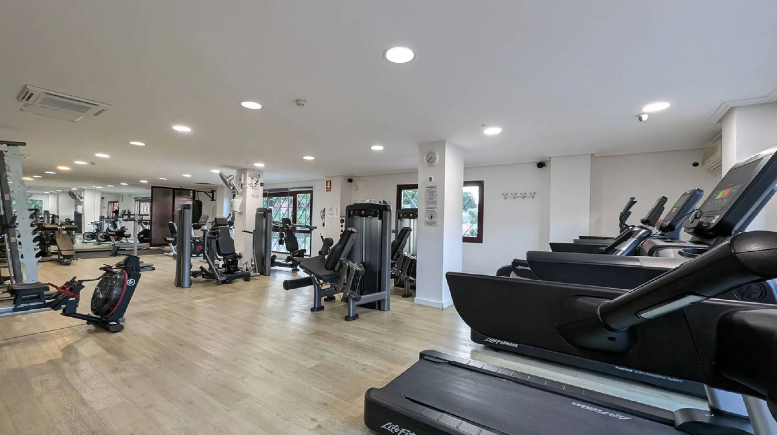Apartment - Ground Floor Apartment в продаже в Marbella, Málaga. В доме 2 спален и 2 ванных комнат. Площадь дома 136 м²