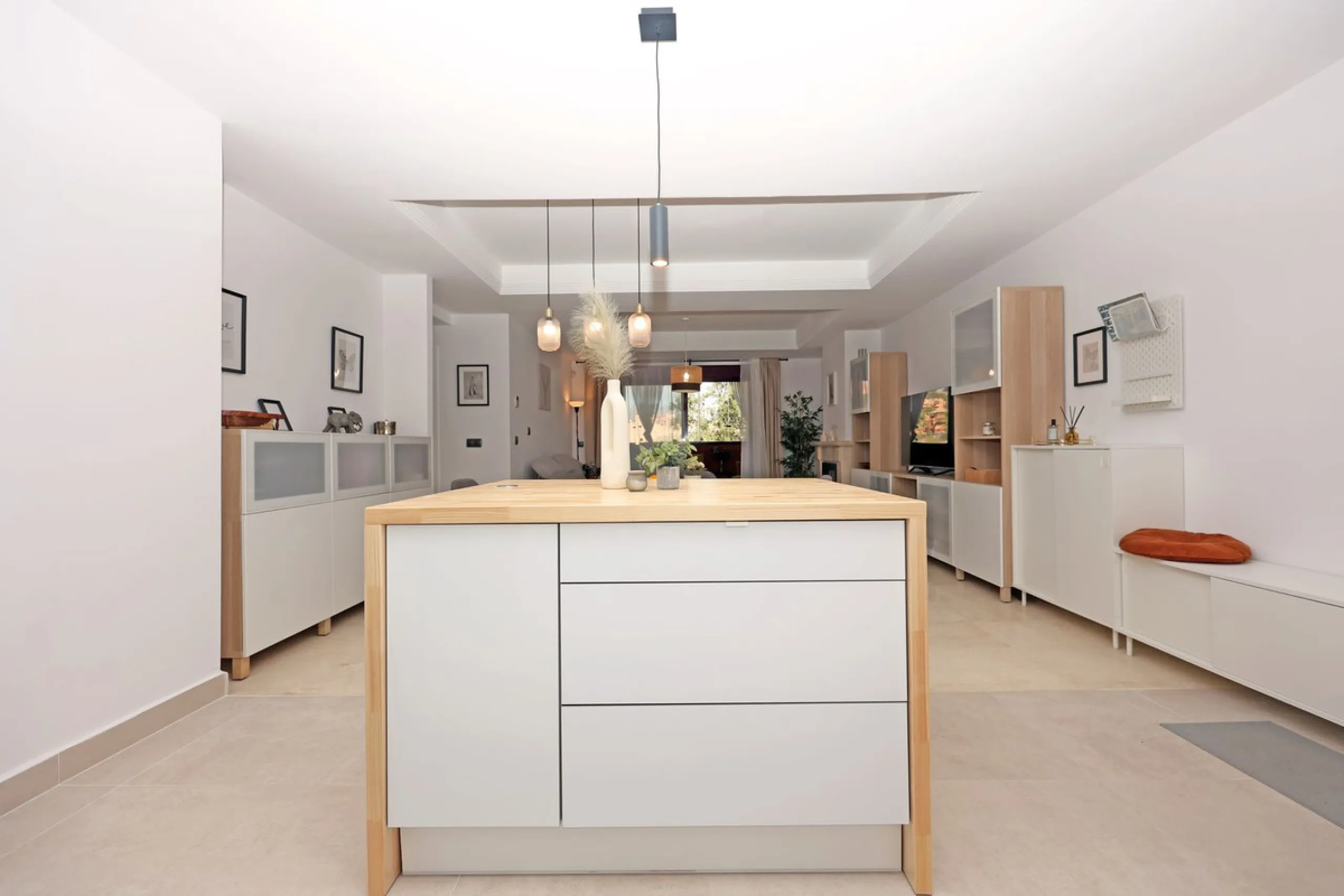 Apartment - Ground Floor Apartment в продаже в Marbella, Málaga. В доме 2 спален и 2 ванных комнат. Площадь дома 136 м²
