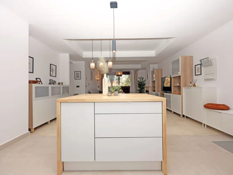 Apartment - Ground Floor Apartment в продаже в Marbella, Málaga. В доме 2 спален и 2 ванных комнат. Площадь дома 136 м²