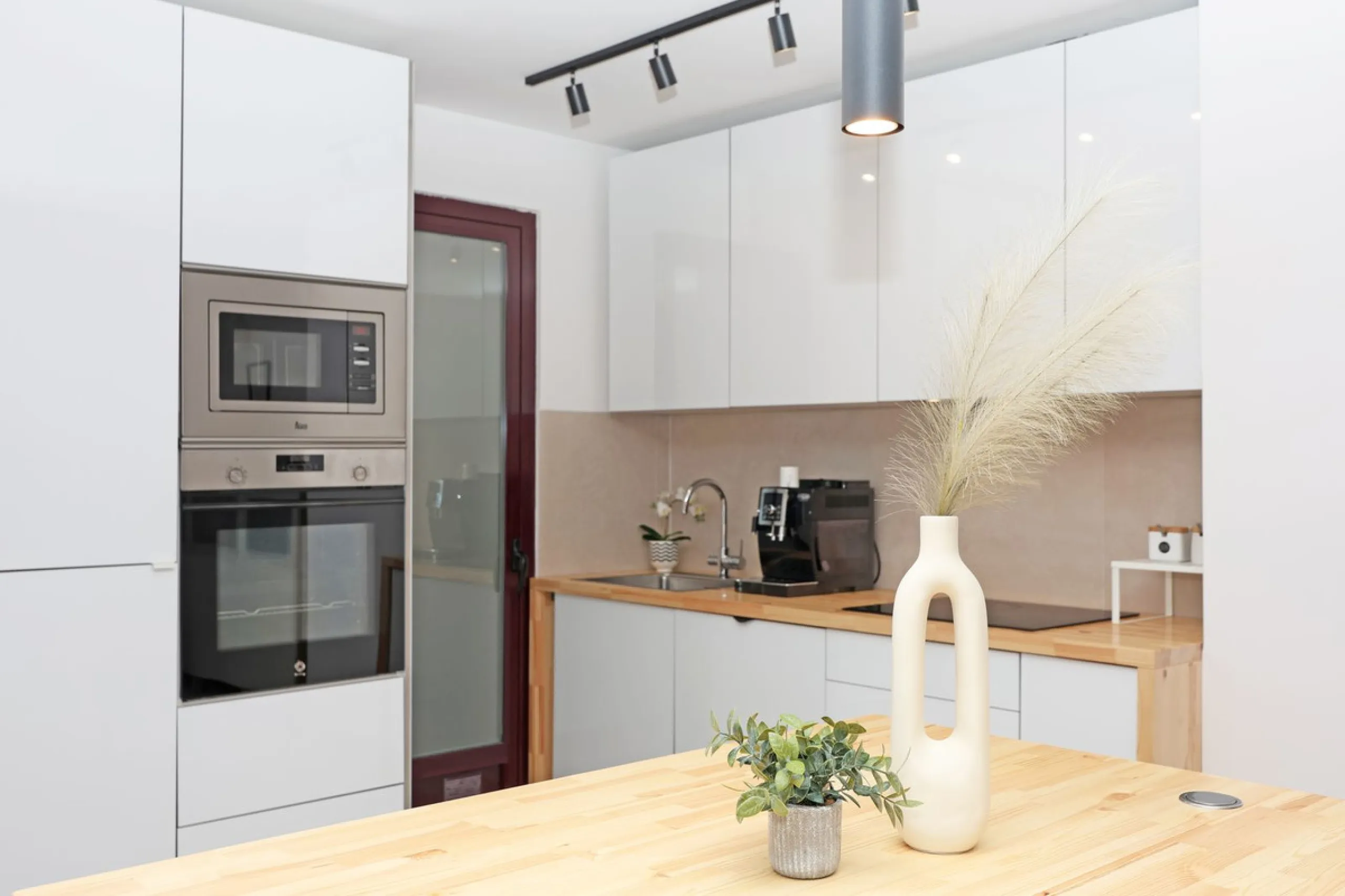 Apartment - Ground Floor Apartment в продаже в Marbella, Málaga. В доме 2 спален и 2 ванных комнат. Площадь дома 136 м²