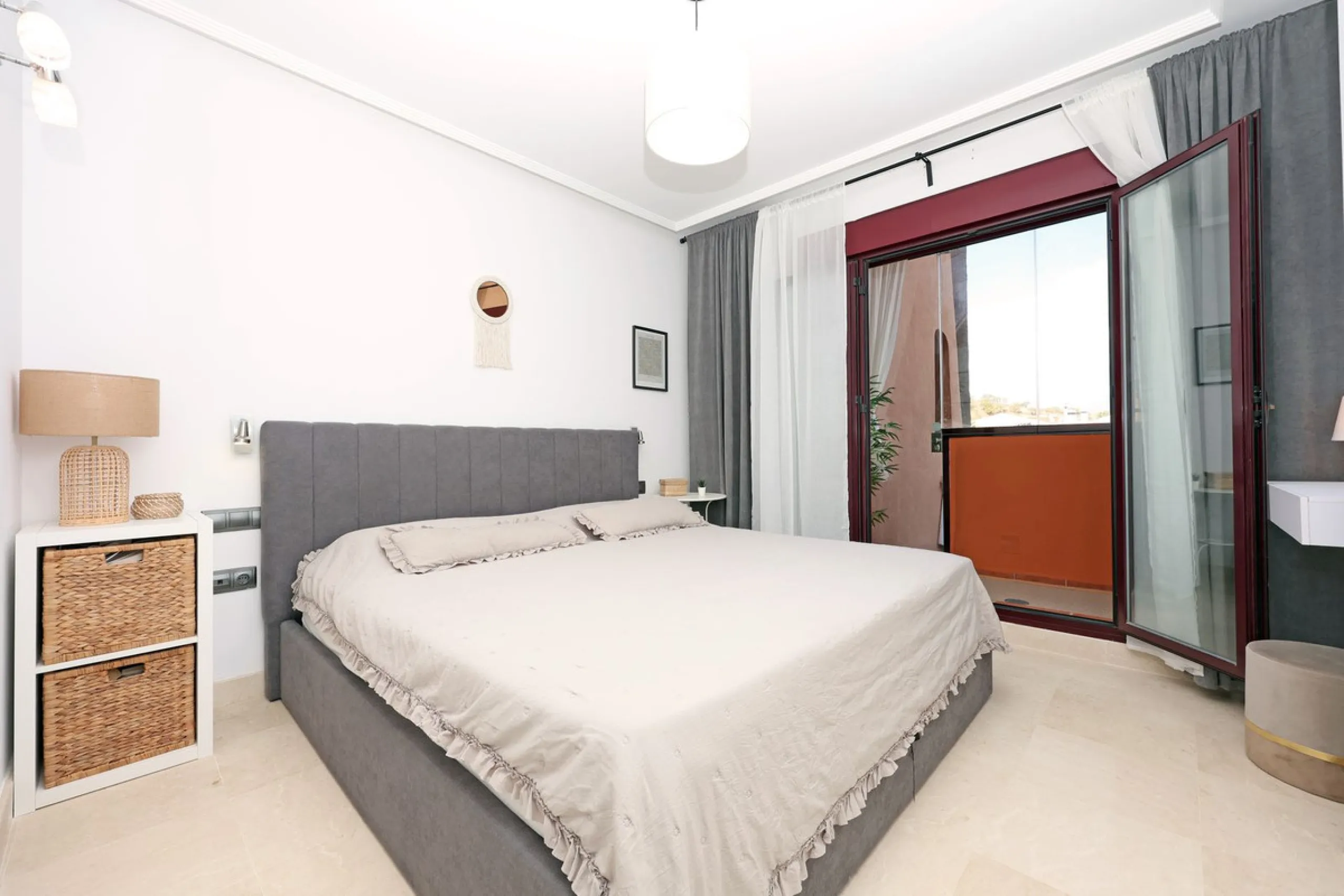 Apartment - Ground Floor Apartment в продаже в Marbella, Málaga. В доме 2 спален и 2 ванных комнат. Площадь дома 136 м²