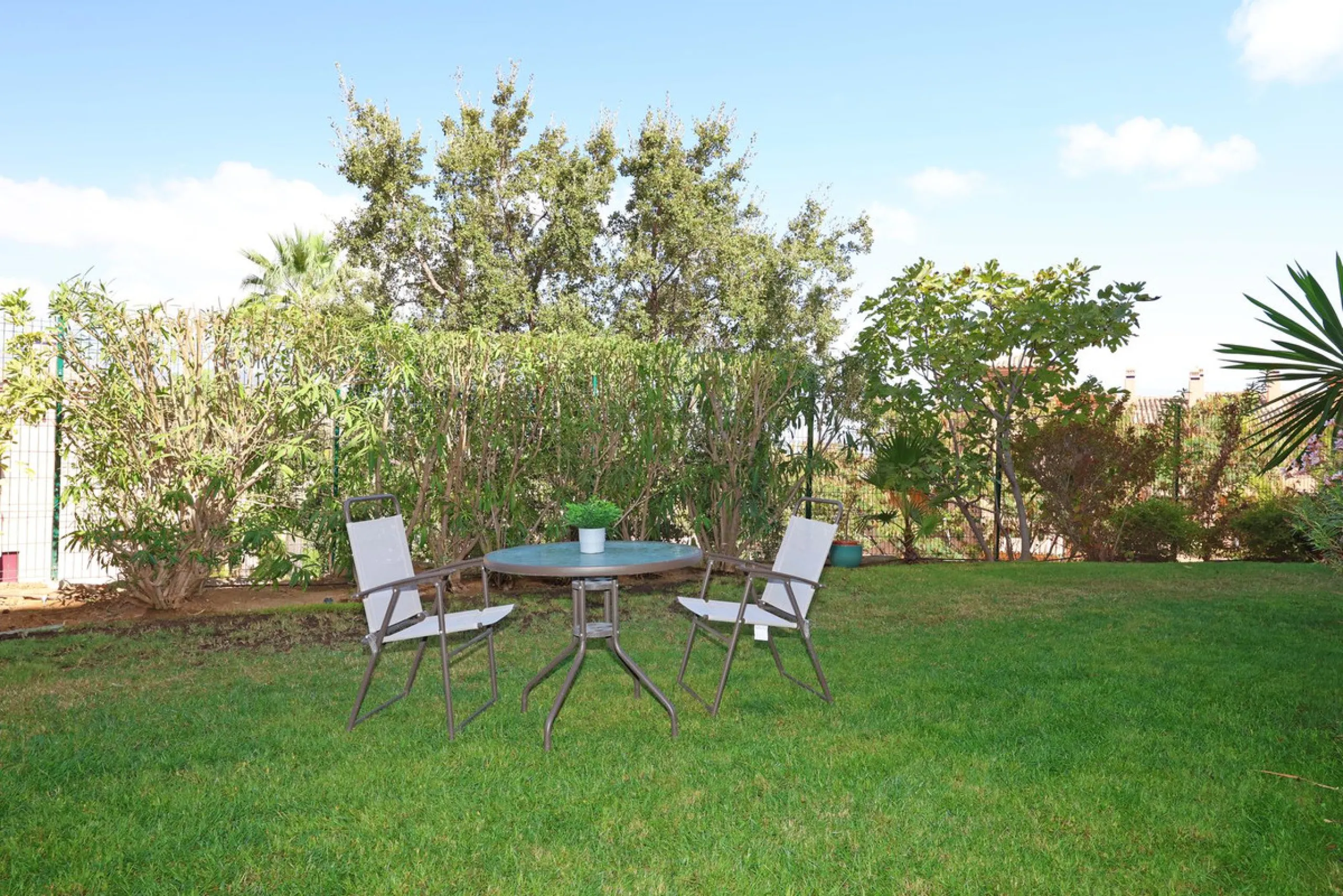 Apartment - Ground Floor Apartment в продаже в Marbella, Málaga. В доме 2 спален и 2 ванных комнат. Площадь дома 136 м²