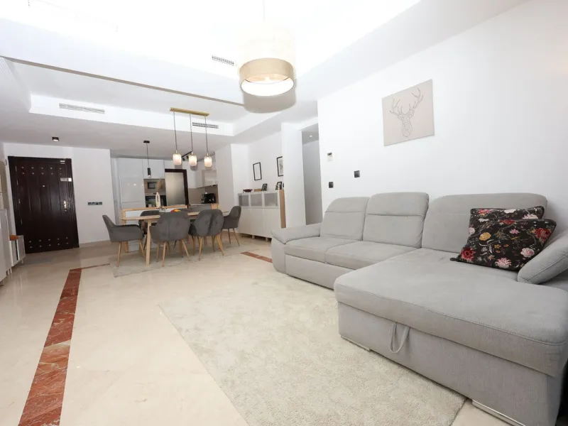 Apartment - Ground Floor Apartment в продаже в Marbella, Málaga. В доме 2 спален и 2 ванных комнат. Площадь дома 136 м²