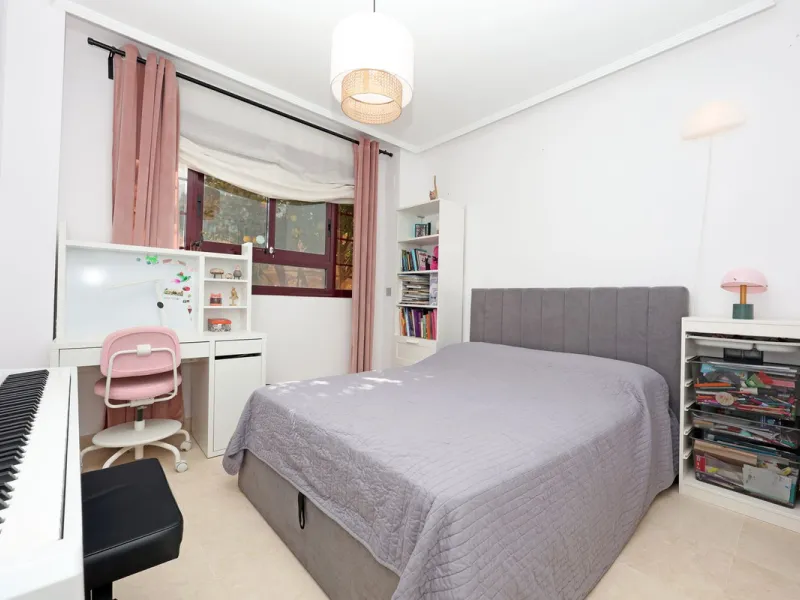 Apartment - Ground Floor Apartment в продаже в Marbella, Málaga. В доме 2 спален и 2 ванных комнат. Площадь дома 136 м²