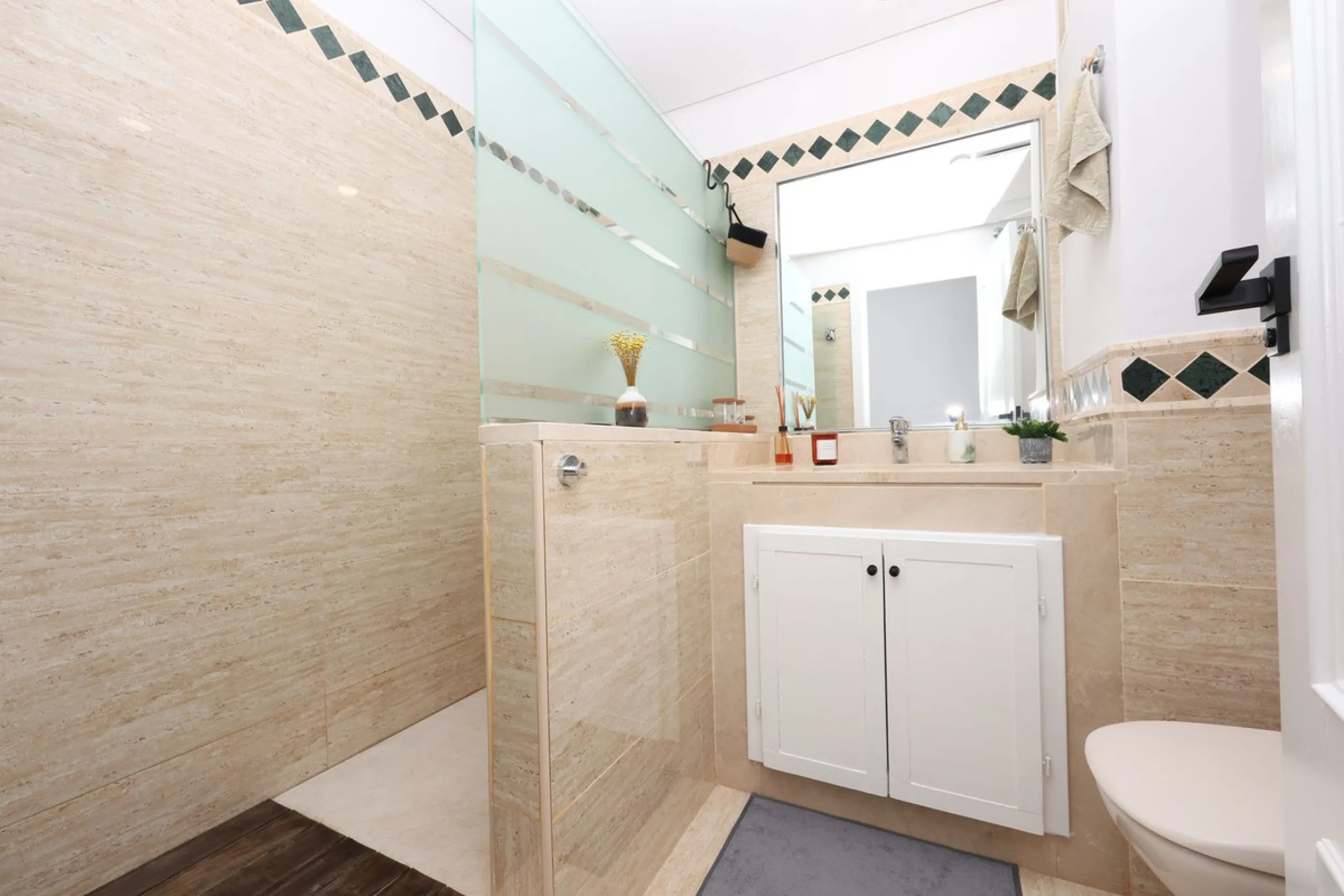 Apartment - Ground Floor Apartment в продаже в Marbella, Málaga. В доме 2 спален и 2 ванных комнат. Площадь дома 136 м²