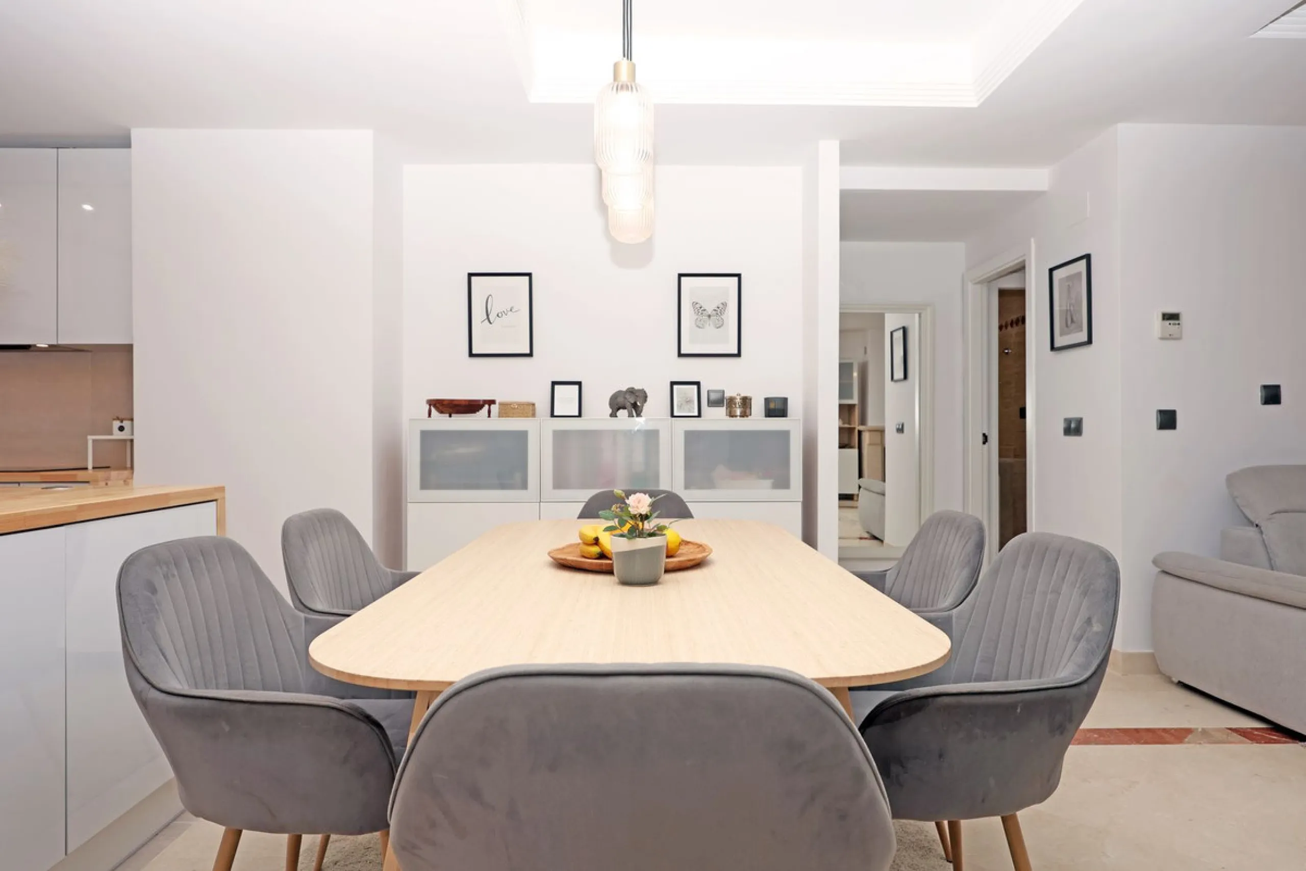 Apartment - Ground Floor Apartment в продаже в Marbella, Málaga. В доме 2 спален и 2 ванных комнат. Площадь дома 136 м²