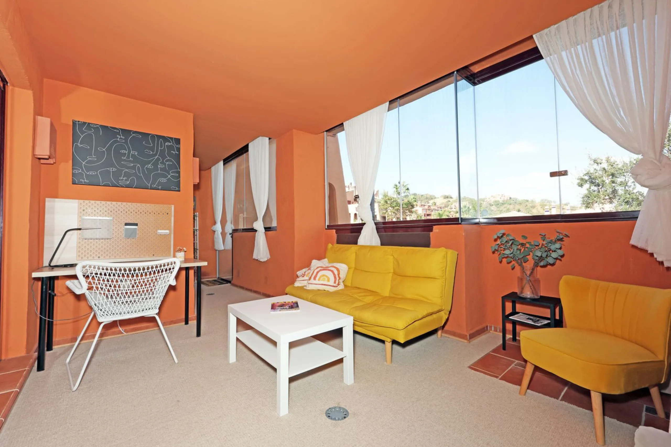 Apartment - Ground Floor Apartment в продаже в Marbella, Málaga. В доме 2 спален и 2 ванных комнат. Площадь дома 136 м²