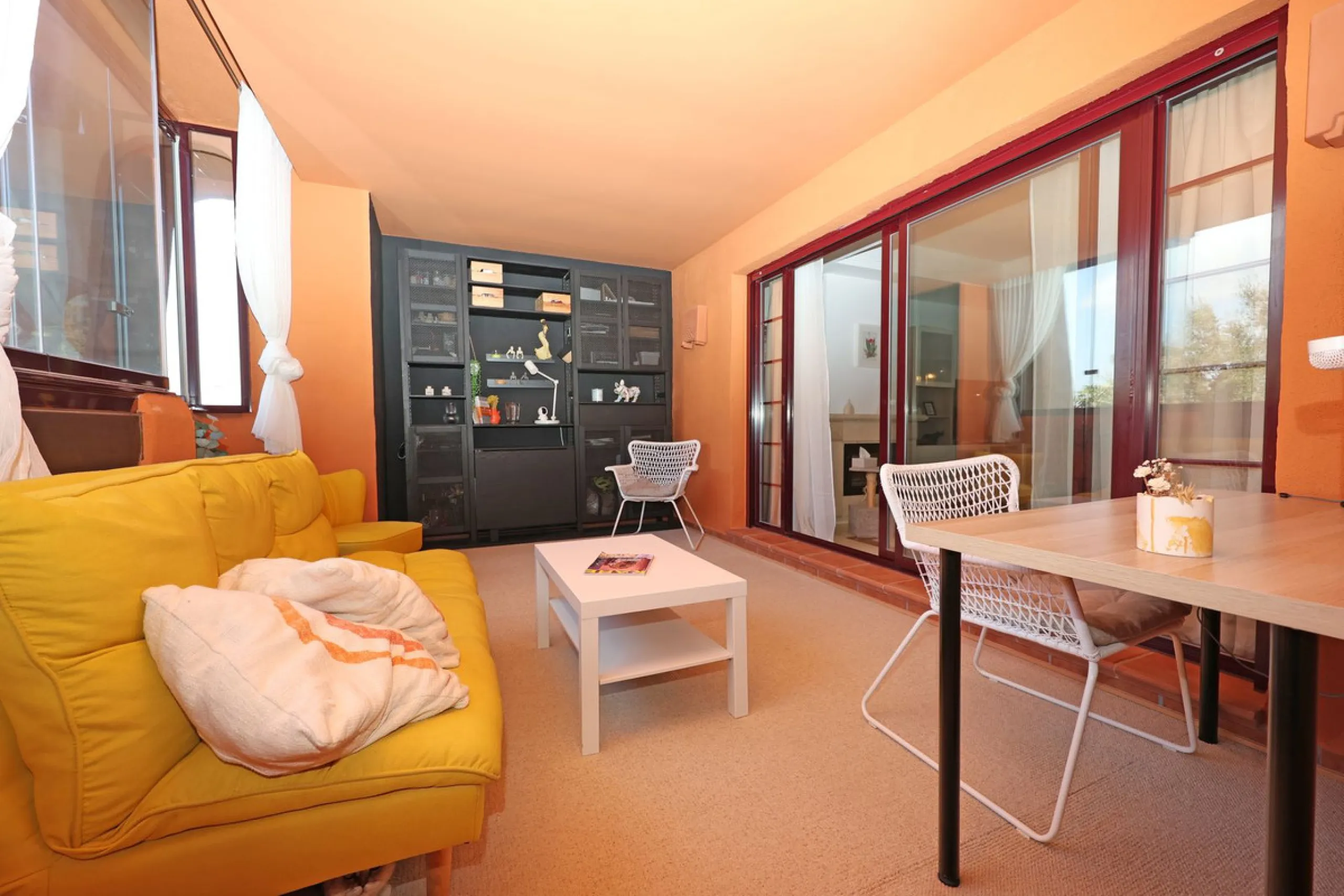 Apartment - Ground Floor Apartment в продаже в Marbella, Málaga. В доме 2 спален и 2 ванных комнат. Площадь дома 136 м²
