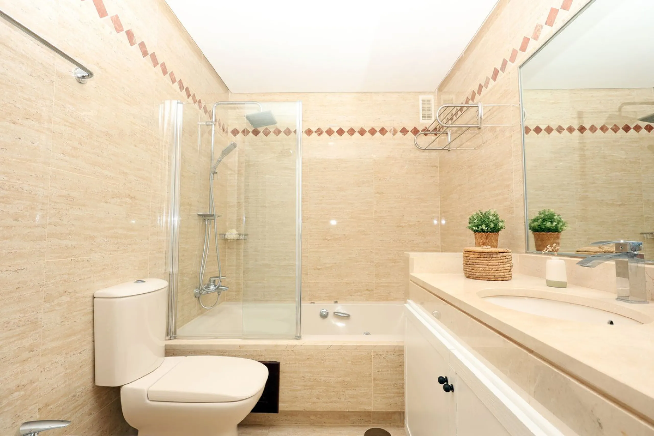 Apartment - Ground Floor Apartment в продаже в Marbella, Málaga. В доме 2 спален и 2 ванных комнат. Площадь дома 136 м²