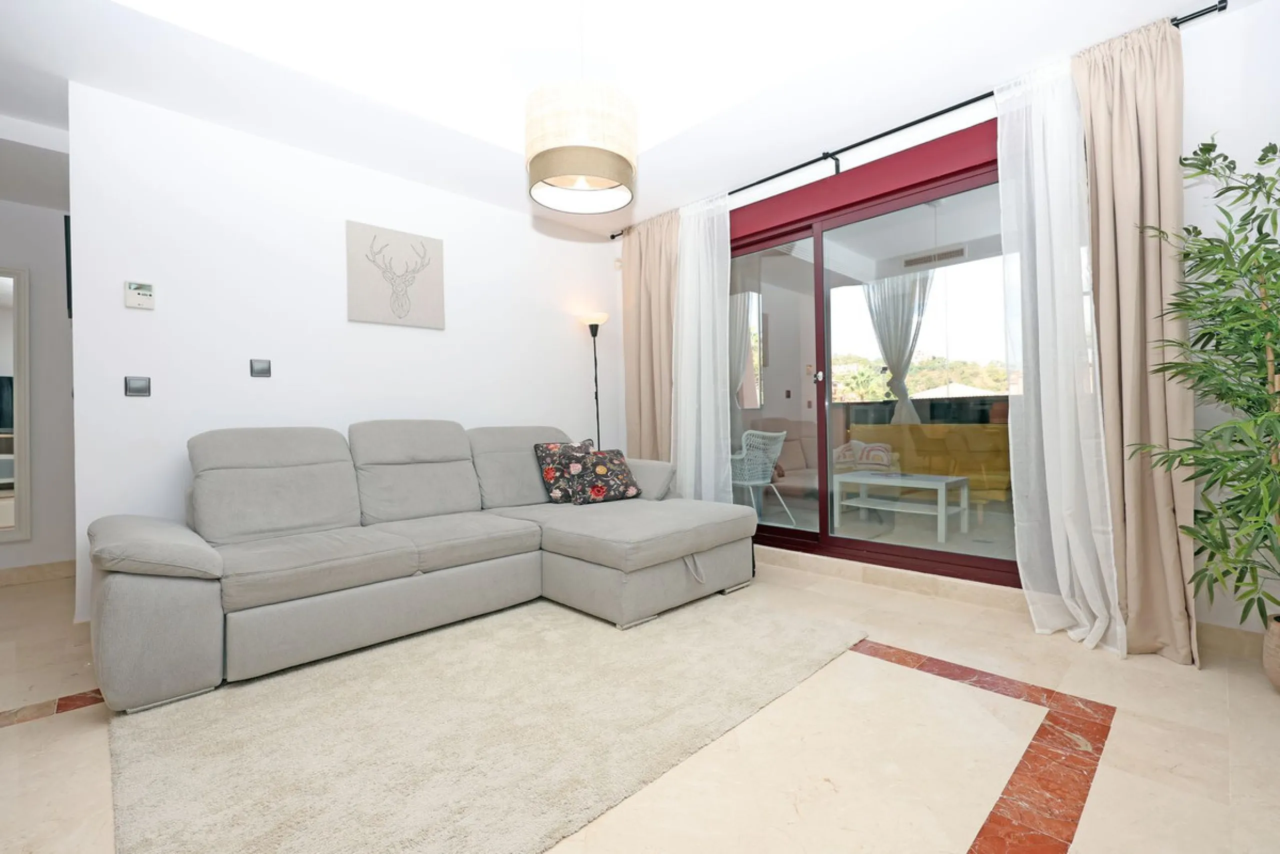 Apartment - Ground Floor Apartment в продаже в Marbella, Málaga. В доме 2 спален и 2 ванных комнат. Площадь дома 136 м²
