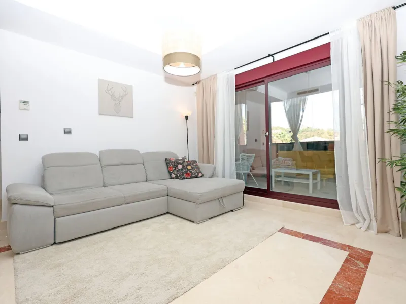 Apartment - Ground Floor Apartment в продаже в Marbella, Málaga. В доме 2 спален и 2 ванных комнат. Площадь дома 136 м²