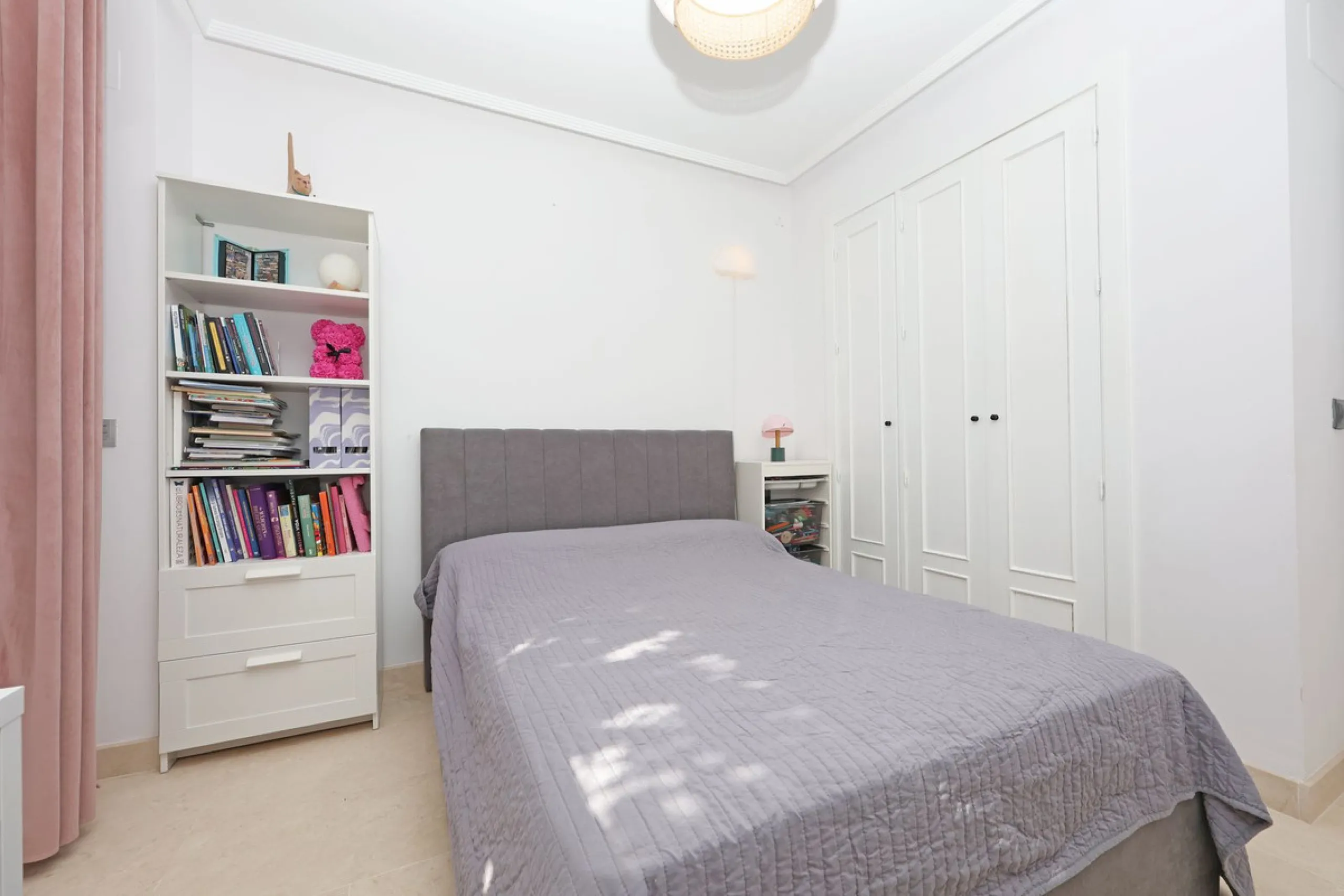Apartment - Ground Floor Apartment в продаже в Marbella, Málaga. В доме 2 спален и 2 ванных комнат. Площадь дома 136 м²
