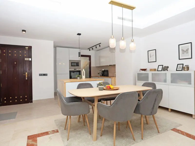 Apartment - Ground Floor Apartment в продаже в Marbella, Málaga. В доме 2 спален и 2 ванных комнат. Площадь дома 136 м²