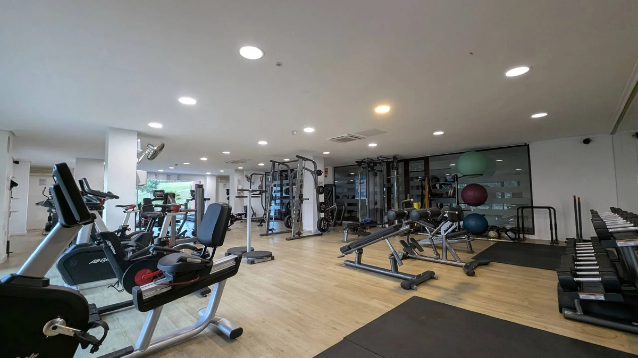 Apartment - Ground Floor Apartment в продаже в Marbella, Málaga. В доме 2 спален и 2 ванных комнат. Площадь дома 136 м²