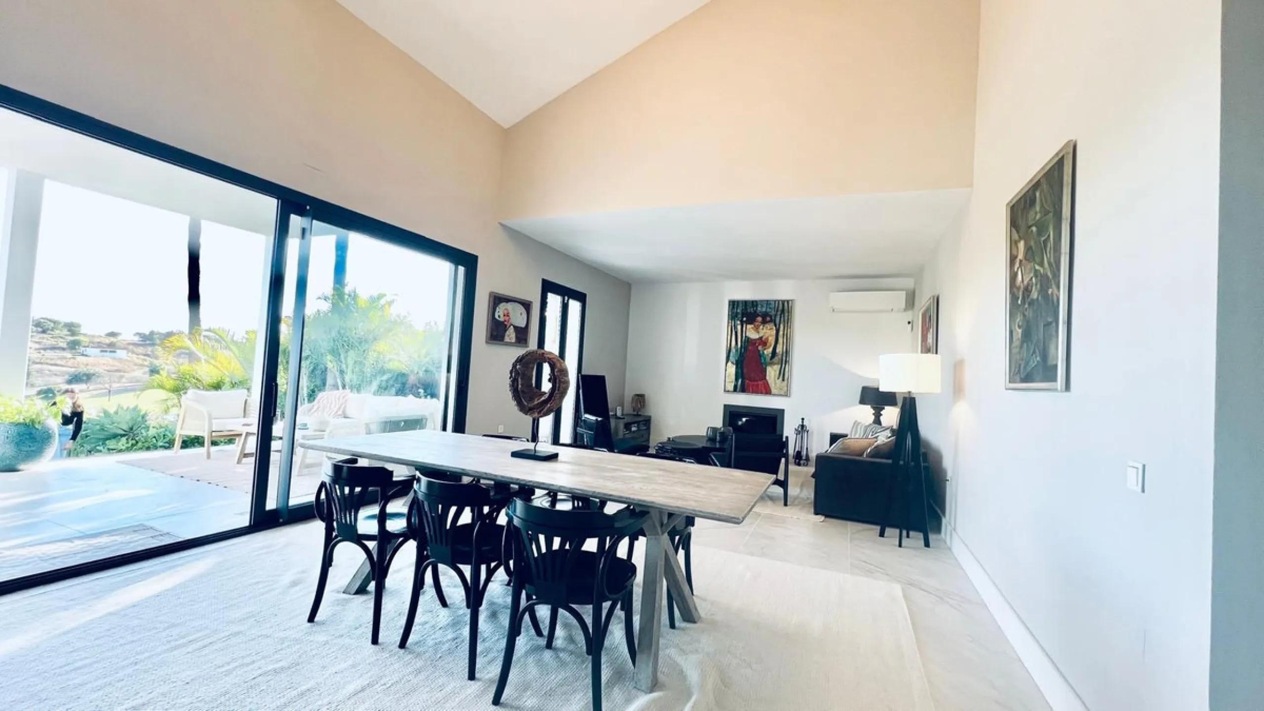Exquisite Fully Renovated 4-Bedroom Villa with Panoramic Golf and Sea Views – A Perfect Blend of Modern Elegance and Andalusian Charm