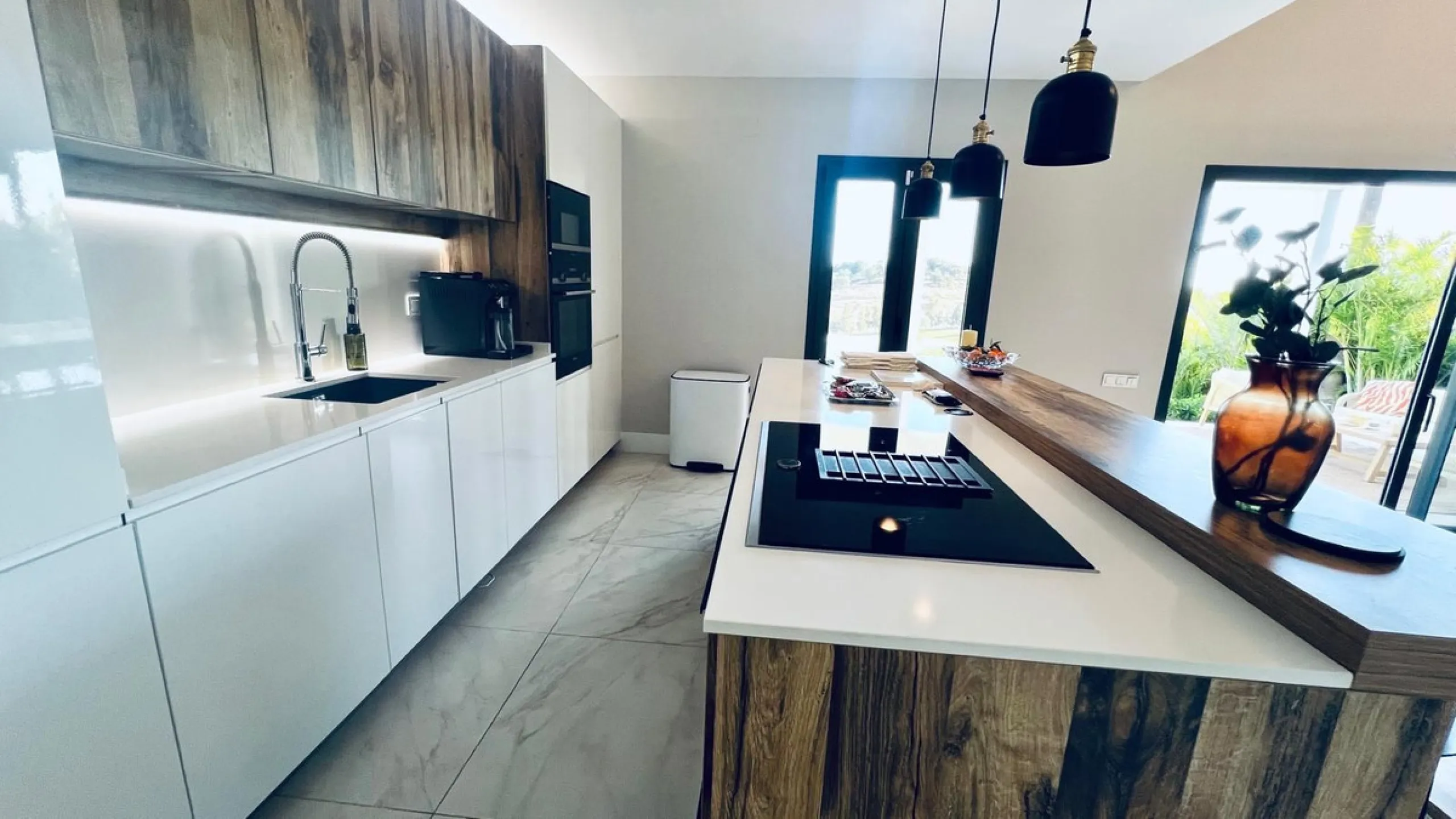 Exquisite Fully Renovated 4-Bedroom Villa with Panoramic Golf and Sea Views – A Perfect Blend of Modern Elegance and Andalusian Charm