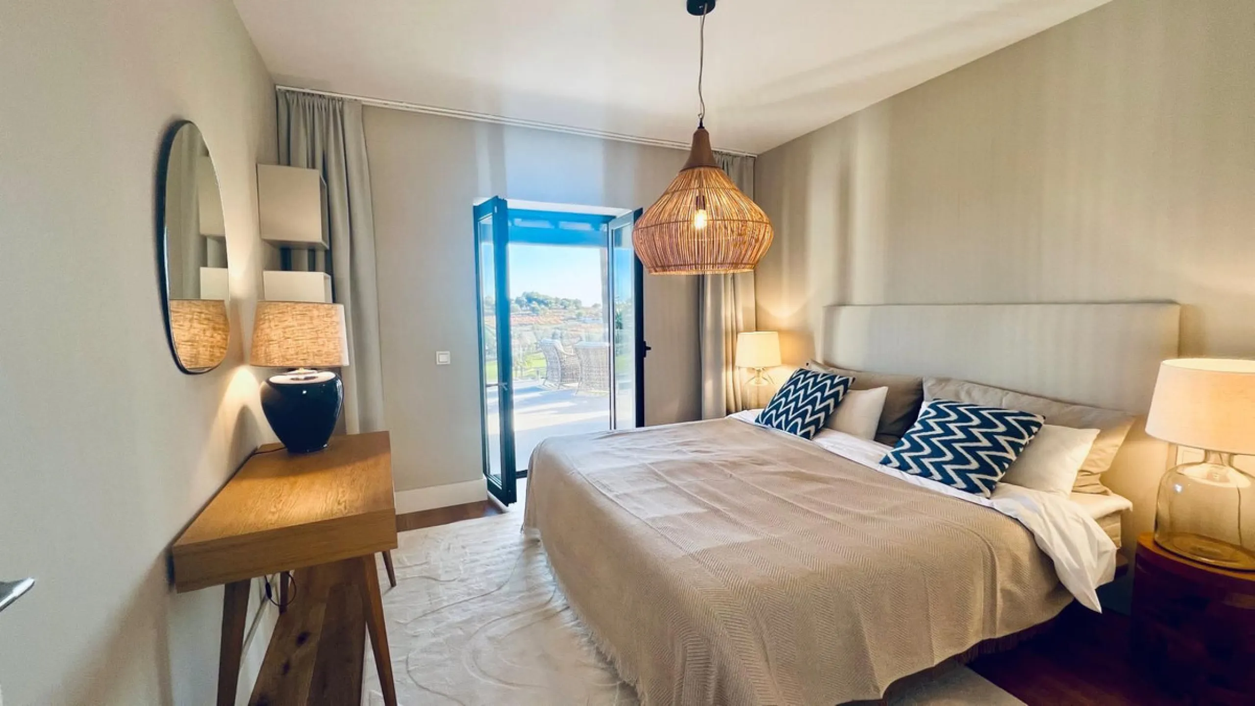 Exquisite Fully Renovated 4-Bedroom Villa with Panoramic Golf and Sea Views – A Perfect Blend of Modern Elegance and Andalusian Charm