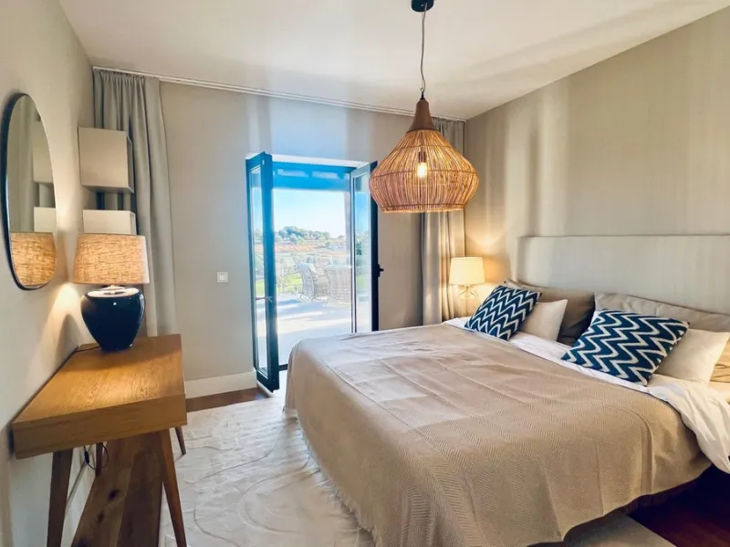 Exquisite Fully Renovated 4-Bedroom Villa with Panoramic Golf and Sea Views – A Perfect Blend of Modern Elegance and Andalusian Charm