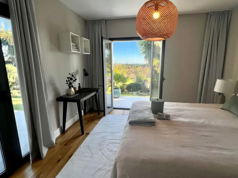 Exquisite Fully Renovated 4-Bedroom Villa with Panoramic Golf and Sea Views – A Perfect Blend of Modern Elegance and Andalusian Charm