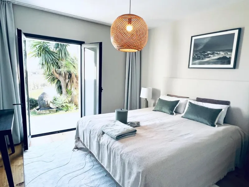 Exquisite Fully Renovated 4-Bedroom Villa with Panoramic Golf and Sea Views – A Perfect Blend of Modern Elegance and Andalusian Charm
