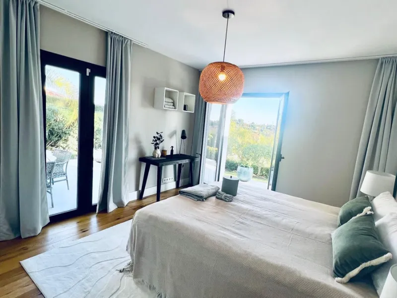Exquisite Fully Renovated 4-Bedroom Villa with Panoramic Golf and Sea Views – A Perfect Blend of Modern Elegance and Andalusian Charm