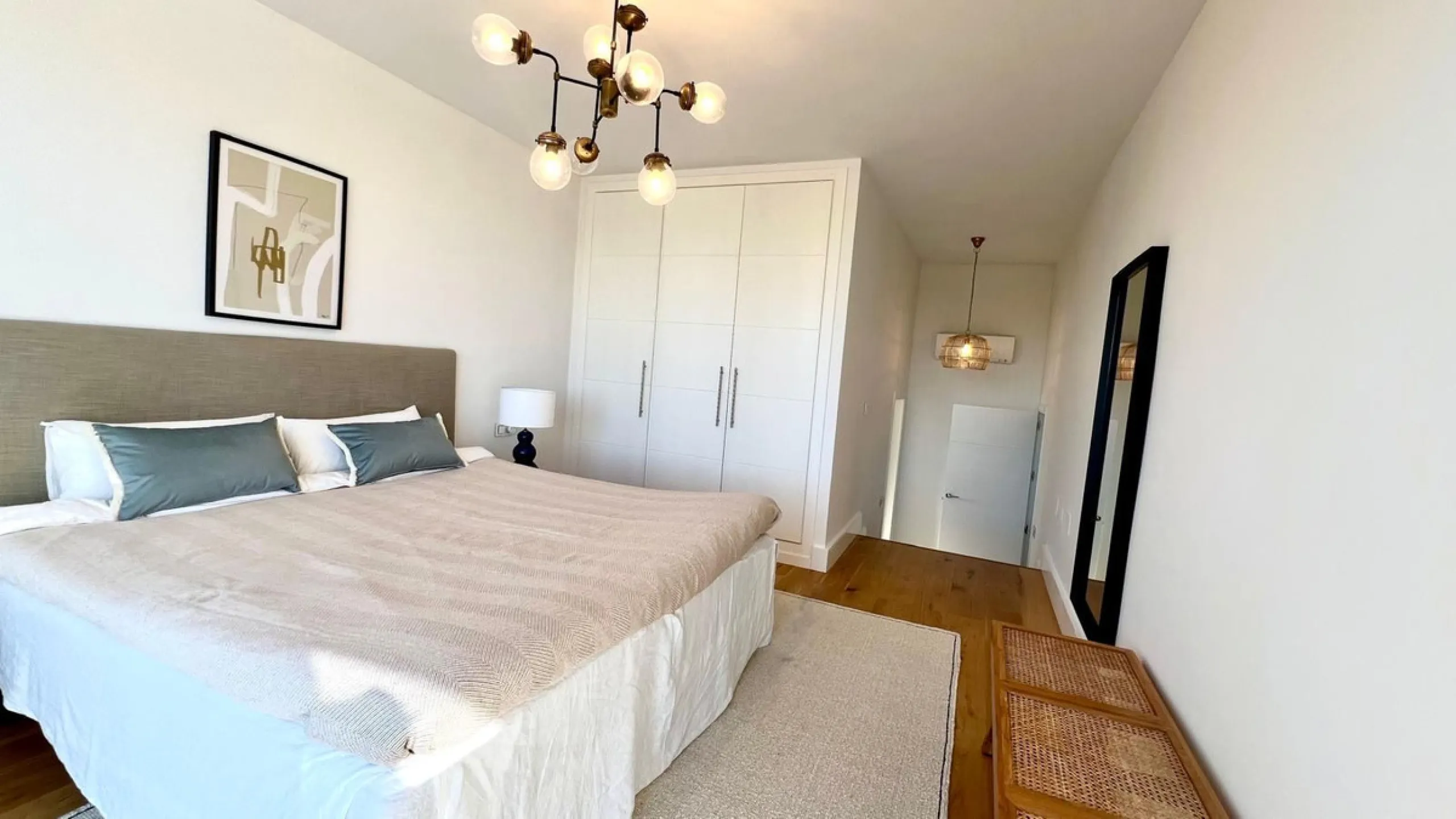 Exquisite Fully Renovated 4-Bedroom Villa with Panoramic Golf and Sea Views – A Perfect Blend of Modern Elegance and Andalusian Charm
