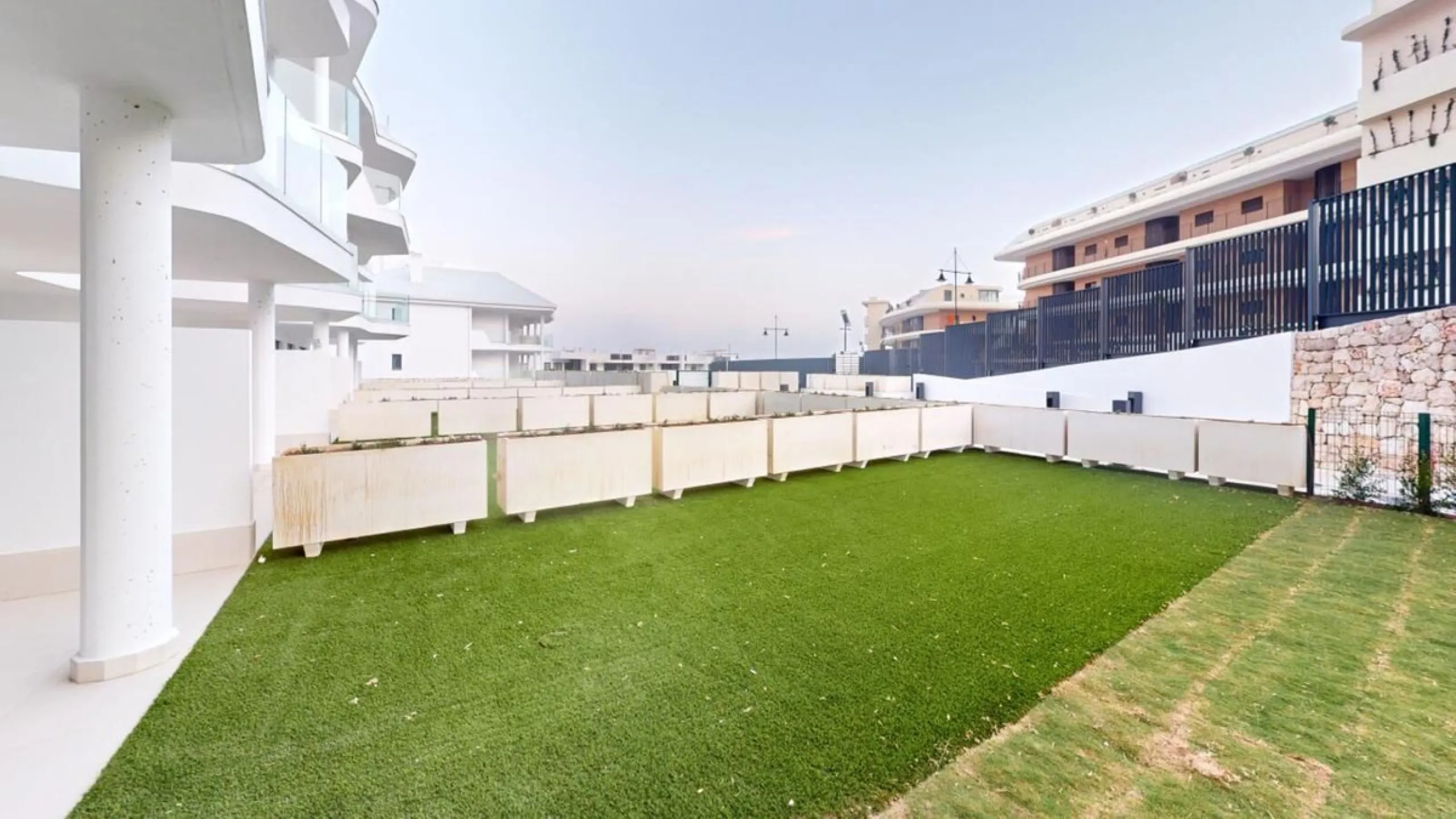 Apartment - Ground Floor Apartment в продаже в Fuengirola, Málaga. В доме 2 спален и 2 ванных комнат. Площадь дома 190 м². Площадь участка 98 м²