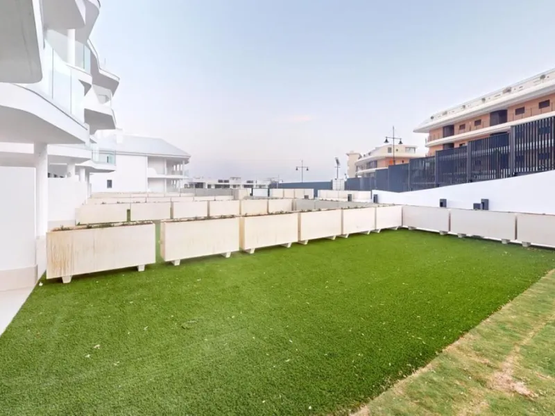 Apartment - Ground Floor Apartment в продаже в Fuengirola, Málaga. В доме 2 спален и 2 ванных комнат. Площадь дома 190 м². Площадь участка 98 м²
