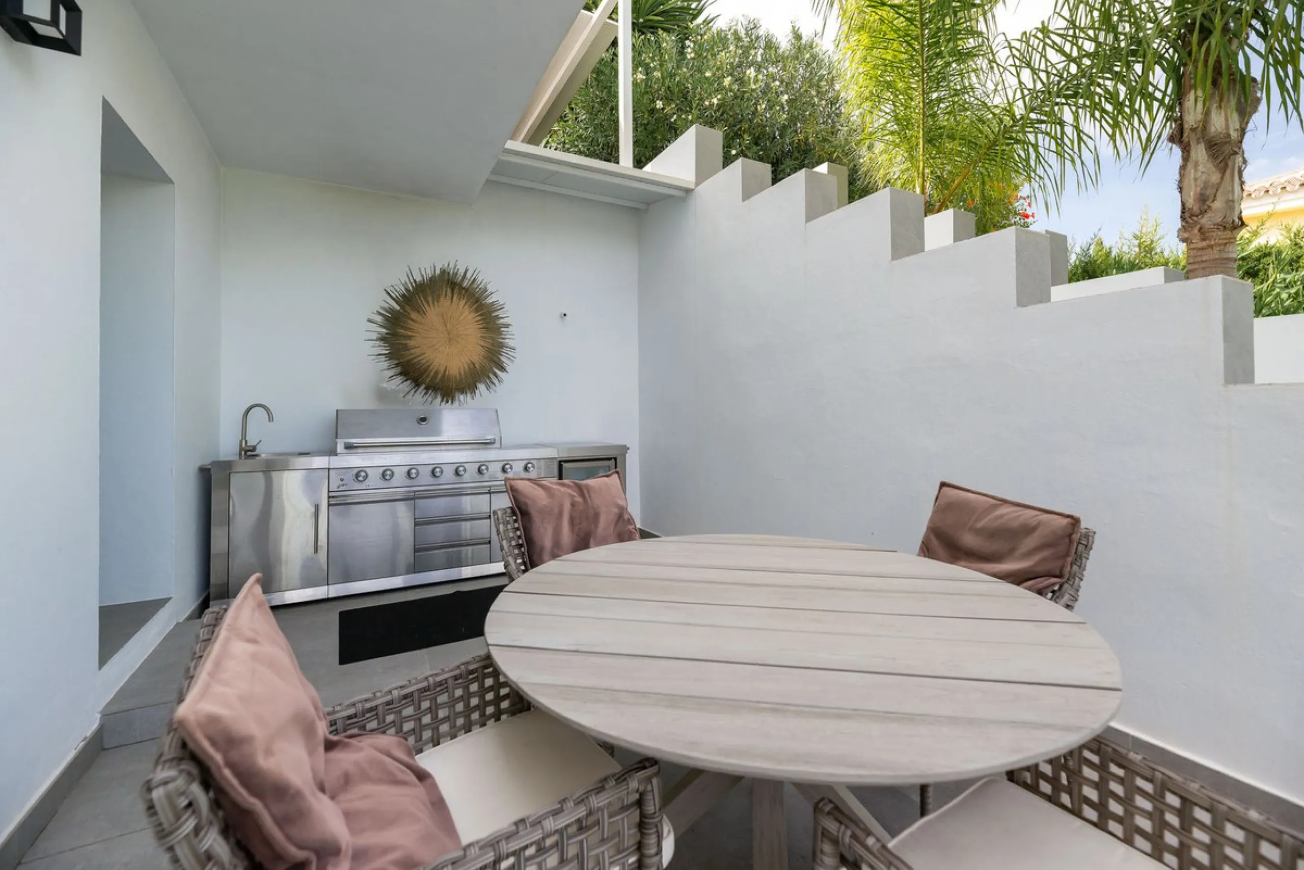Exquisite Fully Renovated 4-Bedroom Villa with Panoramic Golf and Sea Views – A Perfect Blend of Modern Elegance and Andalusian Charm