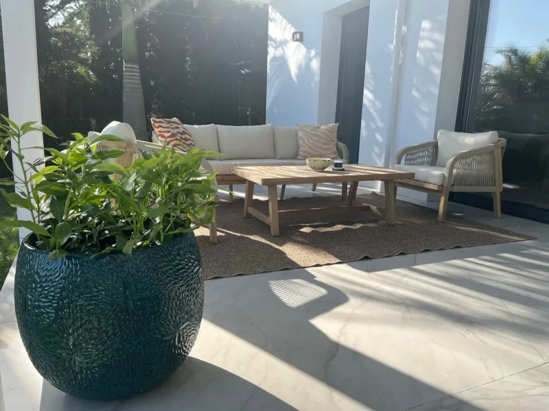 Exquisite Fully Renovated 4-Bedroom Villa with Panoramic Golf and Sea Views – A Perfect Blend of Modern Elegance and Andalusian Charm