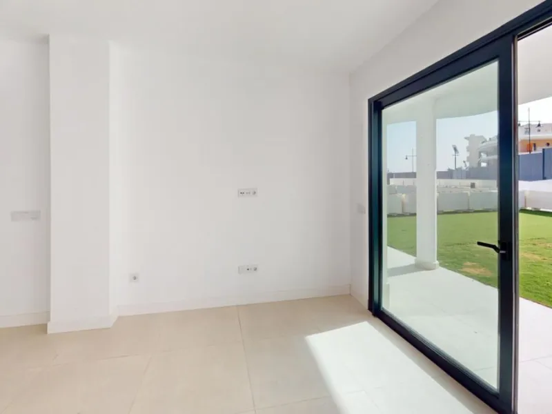 Apartment - Ground Floor Apartment в продаже в Fuengirola, Málaga. В доме 2 спален и 2 ванных комнат. Площадь дома 190 м². Площадь участка 98 м²
