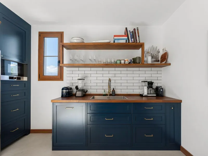 House - Detached Villa в продаже в Estepona, Málaga. В доме 4 спален и 5 ванных комнат. Площадь дома 293 м². Площадь участка 504 м²