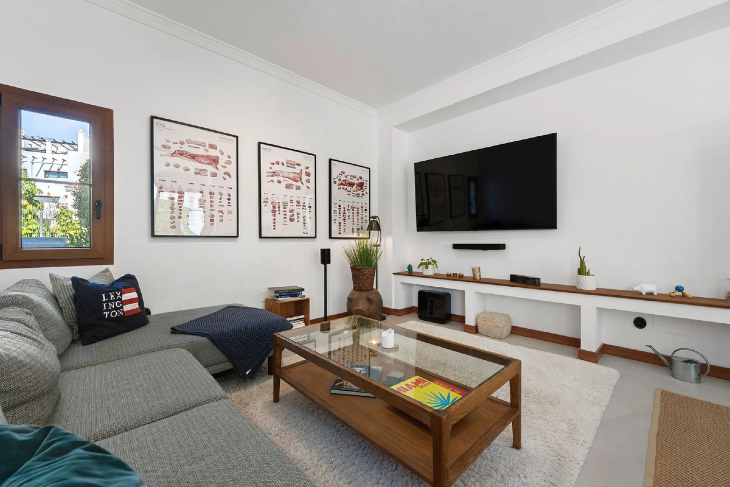 House - Detached Villa в продаже в Estepona, Málaga. В доме 4 спален и 5 ванных комнат. Площадь дома 293 м². Площадь участка 504 м²