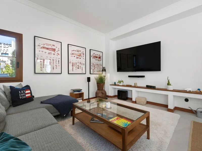 House - Detached Villa в продаже в Estepona, Málaga. В доме 4 спален и 5 ванных комнат. Площадь дома 293 м². Площадь участка 504 м²