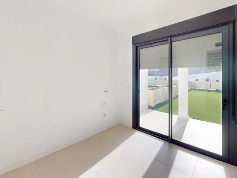 Apartment - Ground Floor Apartment в продаже в Fuengirola, Málaga. В доме 2 спален и 2 ванных комнат. Площадь дома 190 м². Площадь участка 98 м²
